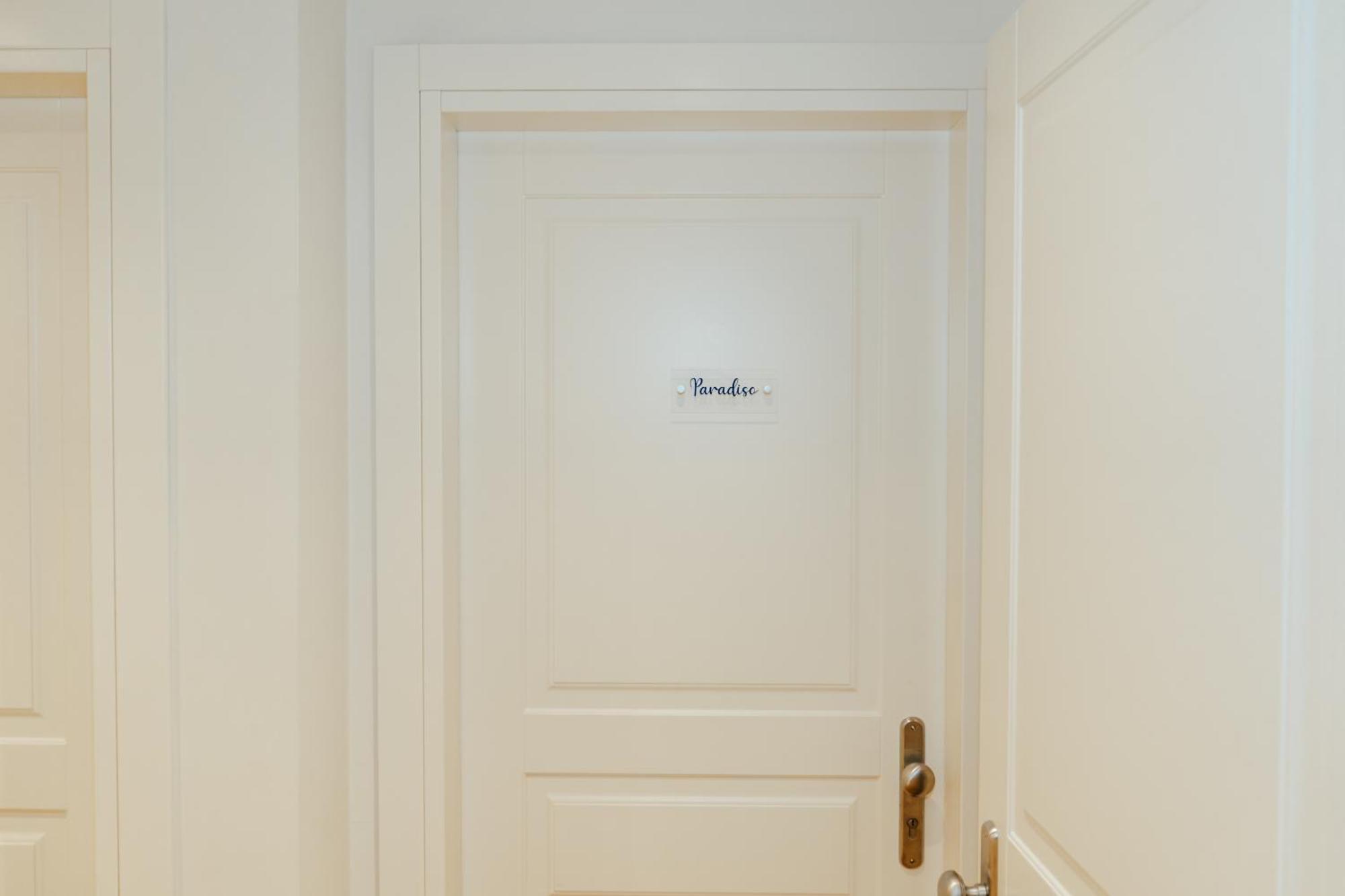 C House Rooms Lake ペスキエーラ・デル・ガルダ エクステリア 写真