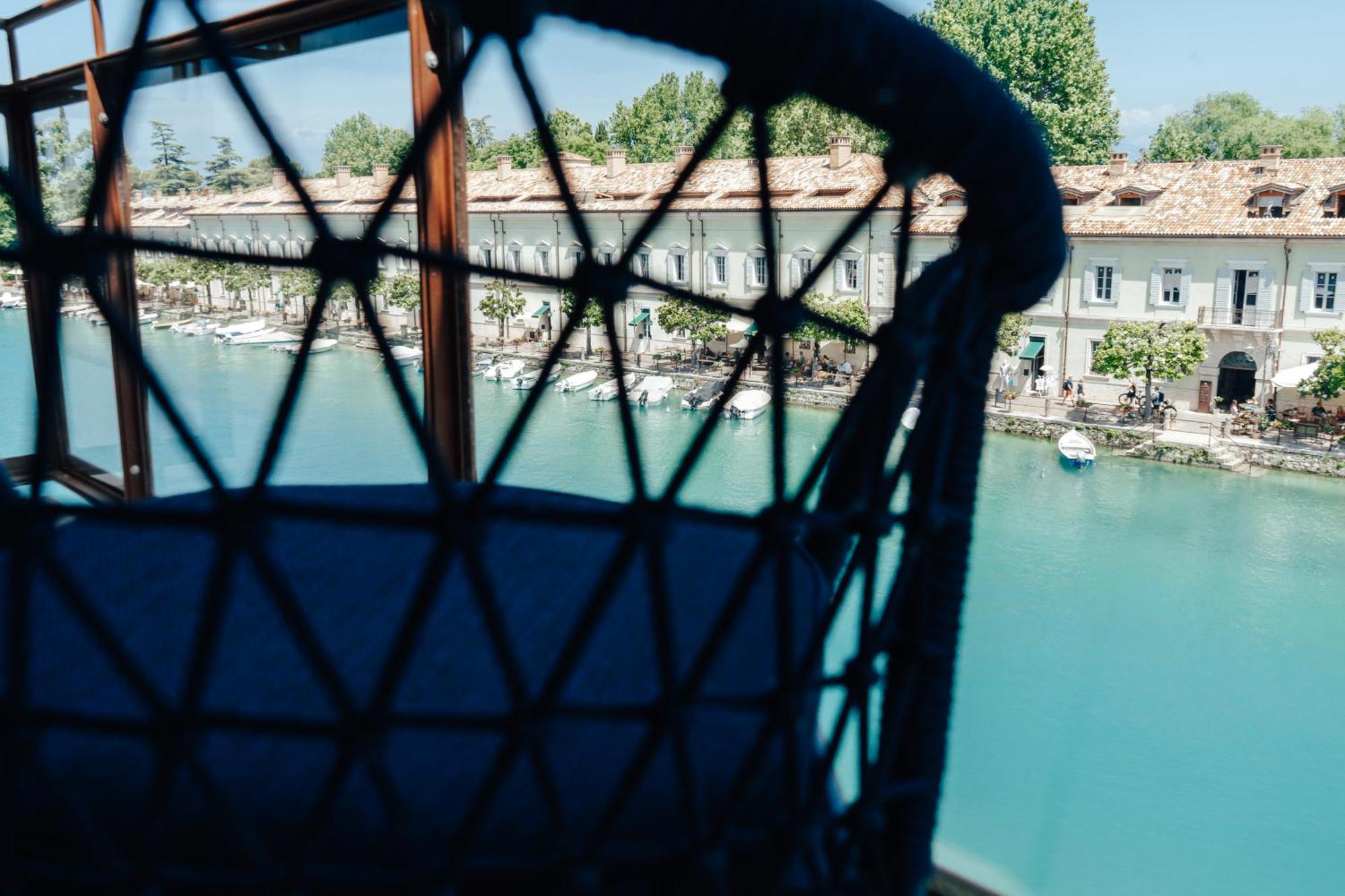 C House Rooms Lake ペスキエーラ・デル・ガルダ エクステリア 写真