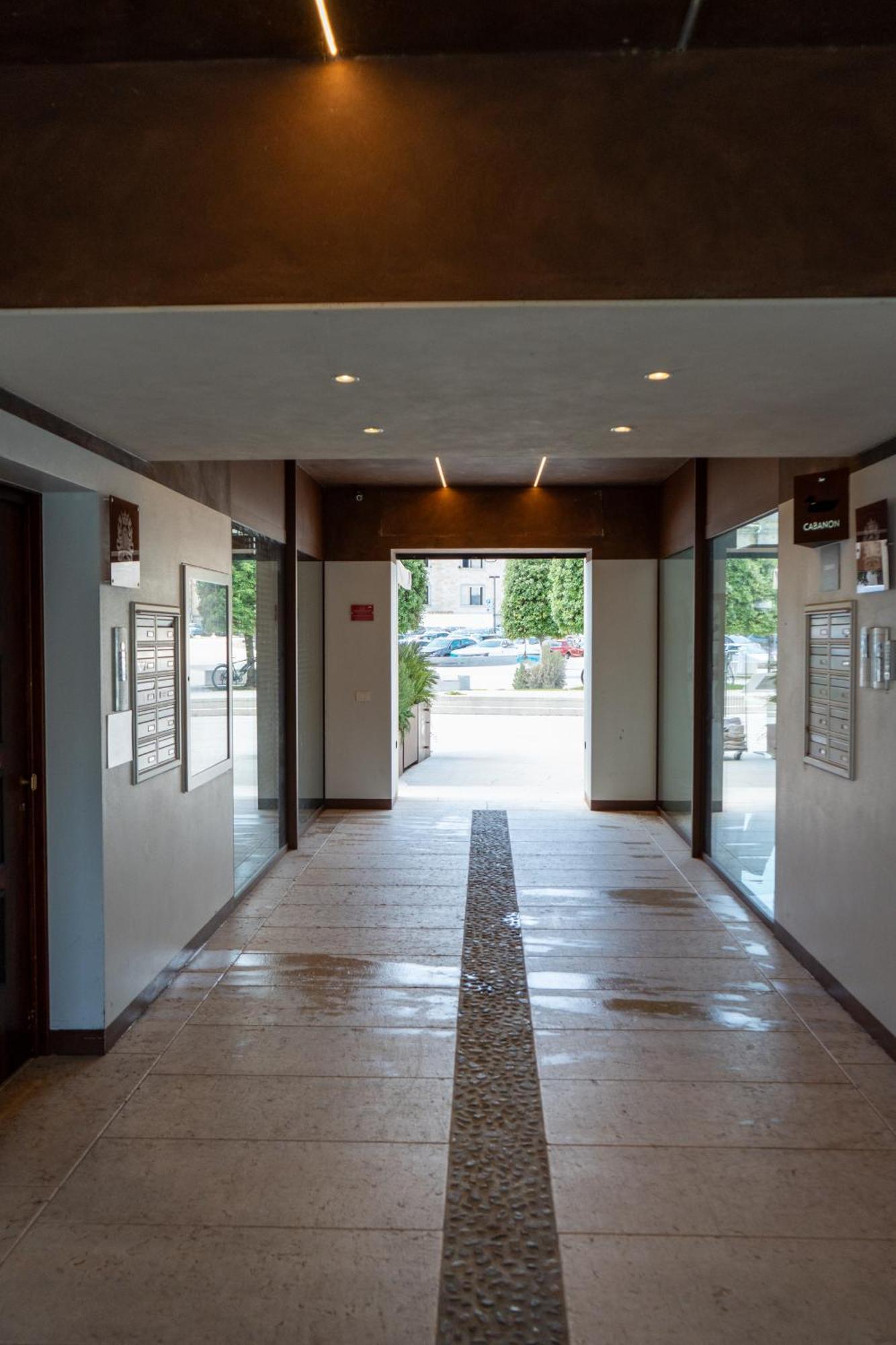 C House Rooms Lake ペスキエーラ・デル・ガルダ エクステリア 写真